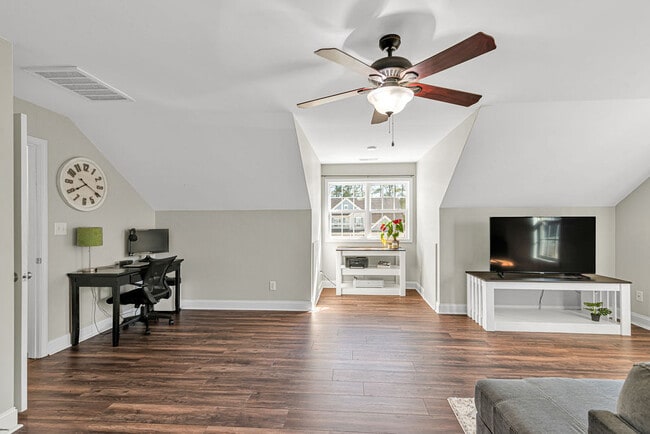 Building Photo - 218 Maidstone Dr