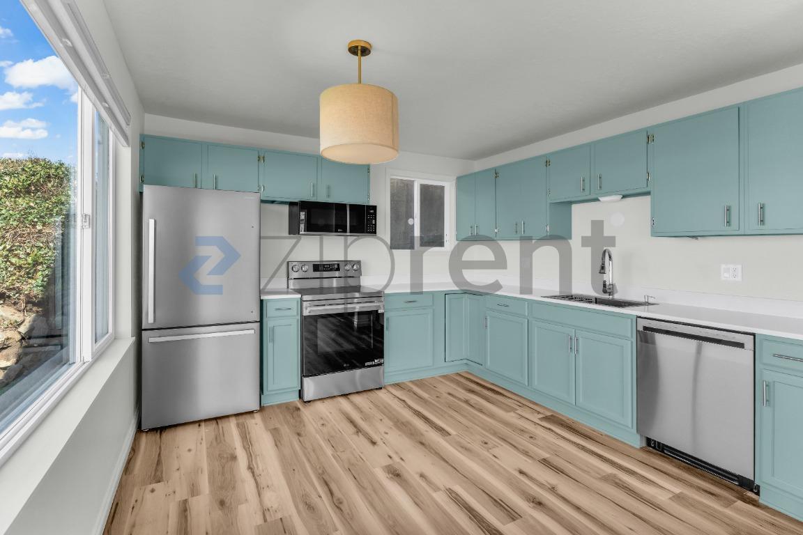 Building Photo - 3549 NW Jetty Ave