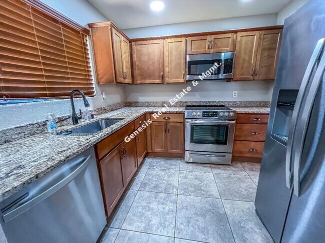 Building Photo - 2bd townhouse in Winterhaven