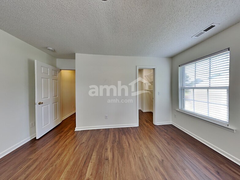 Building Photo - 3100 Marcony Way
