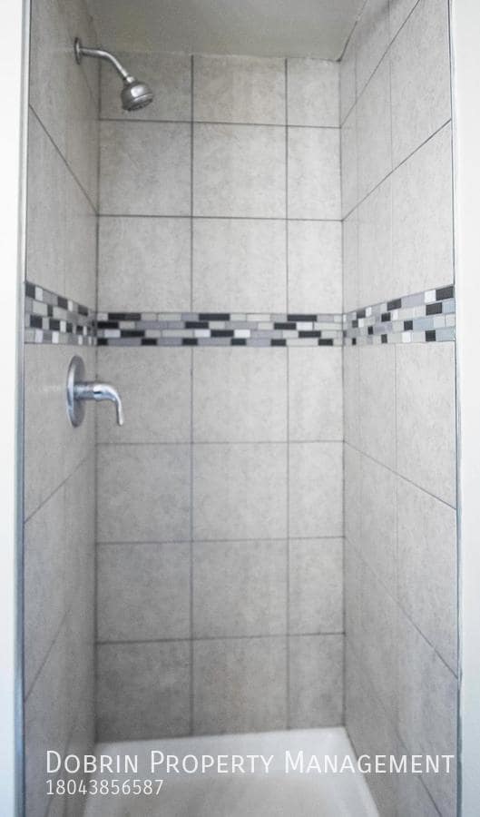 Building Photo - 810 W Clay St