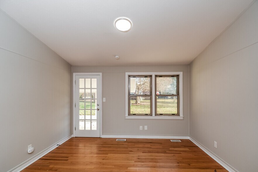 Building Photo - 741 Moriston Rd