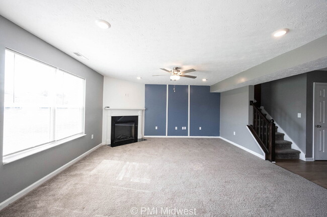 Building Photo - 3975 Fenwick Ln