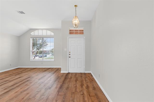 Building Photo - 807 Cheyenne Dr