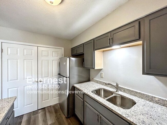 Building Photo - 6123 Kensington Cir