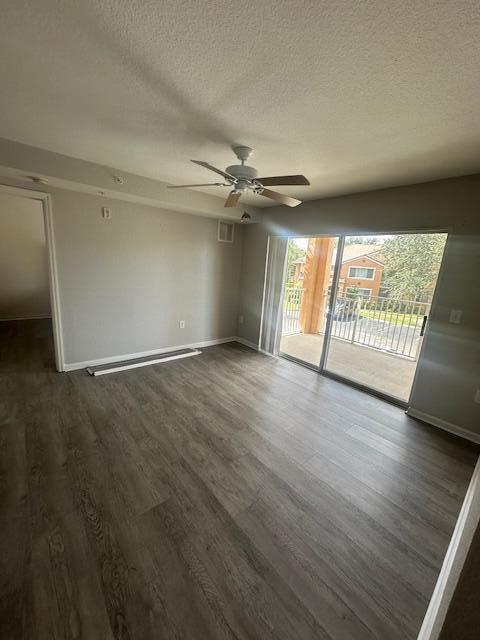 Building Photo - 141 SW Palm Dr