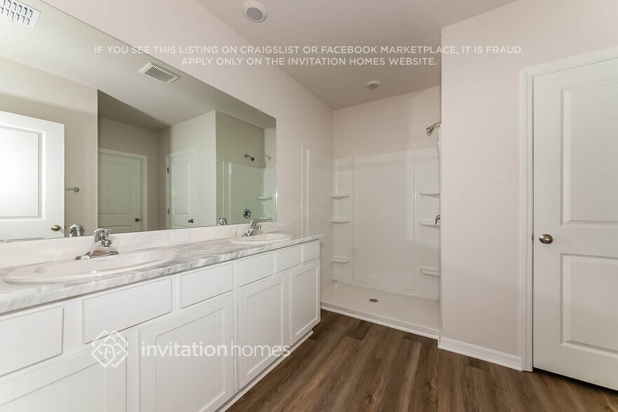 Building Photo - 8021 Majestic Palms Ct