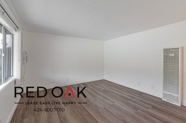 Building Photo - Bright and Welcoming One Bedroom with Air ...