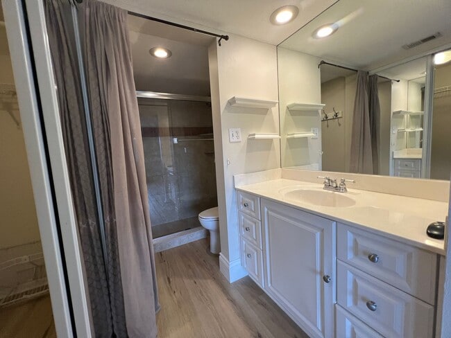 Building Photo - Comfort & Convenience in Plantation – 2BR/...