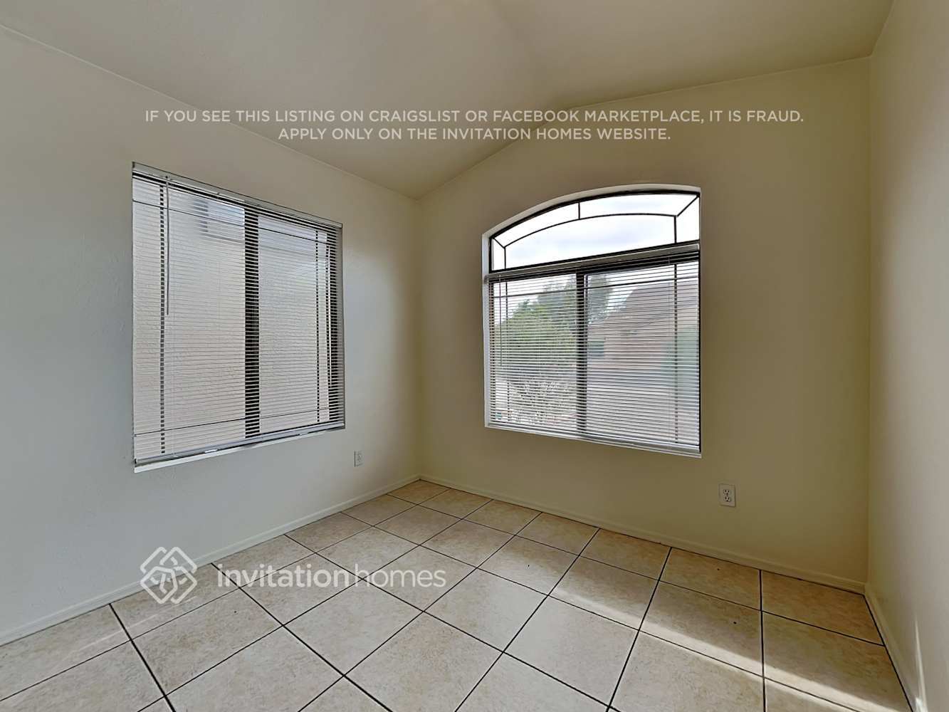 Building Photo - 5903 S 32nd Ln