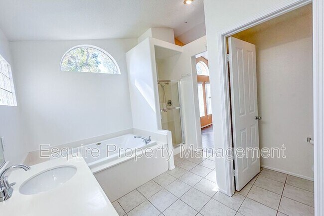 Building Photo - 93 Azusa Ave