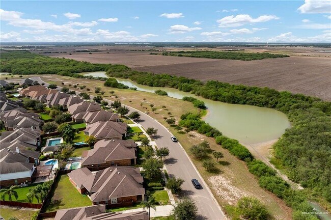 Building Photo - 2505 Grand Canal Dr
