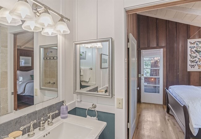 Building Photo - 3 br, 2.5 bath House - 3875 The Hideout