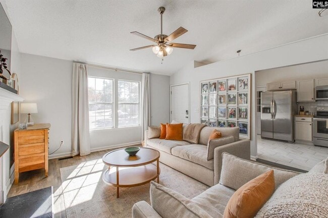 Building Photo - Charming Chapin Ranch in a Cul-de-Sac!