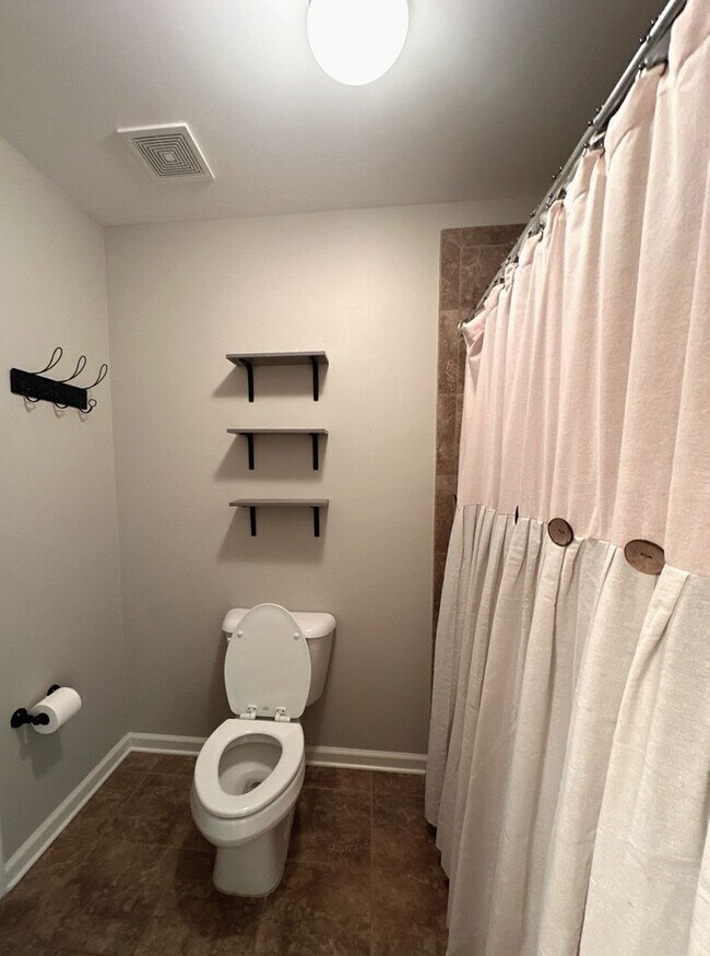 Building Photo - 5 Bedroom /4 Bath House in LAKELAND!!!