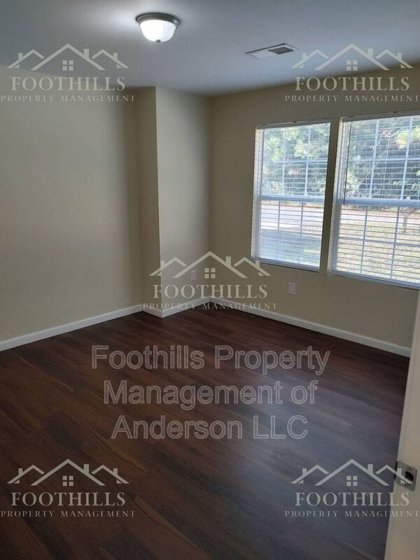 Building Photo - 110 Townsley Ct