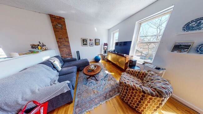 Building Photo - Stunning 1BR in Historic East Rock Building | Exposed Brick | Near Yale SOM