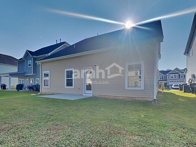 Building Photo - 530 Lateleaf Dr