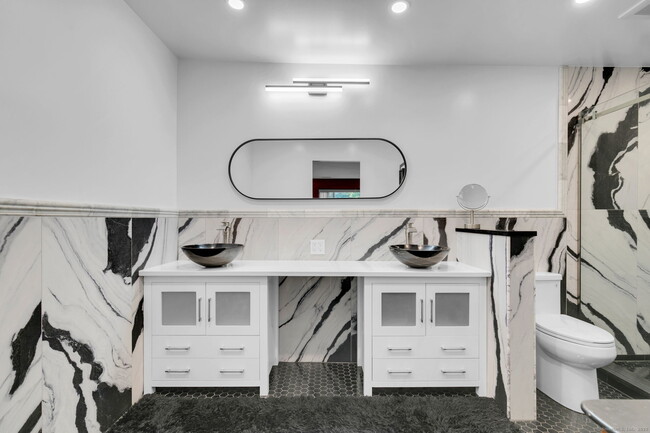 Building Photo - 4 Hills Ln