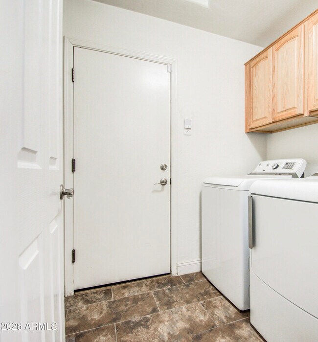 Building Photo - 43205 Roth Rd