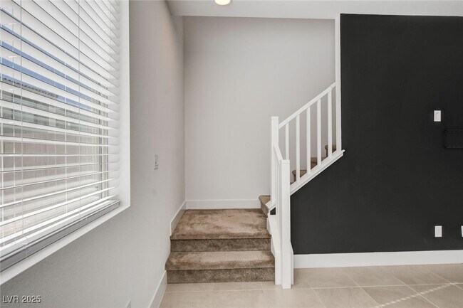 Building Photo - 1305 Azure Jay Ave