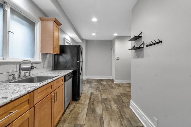 Building Photo - 105 Mariner St