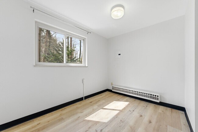 Building Photo - 298 Lumar Dr