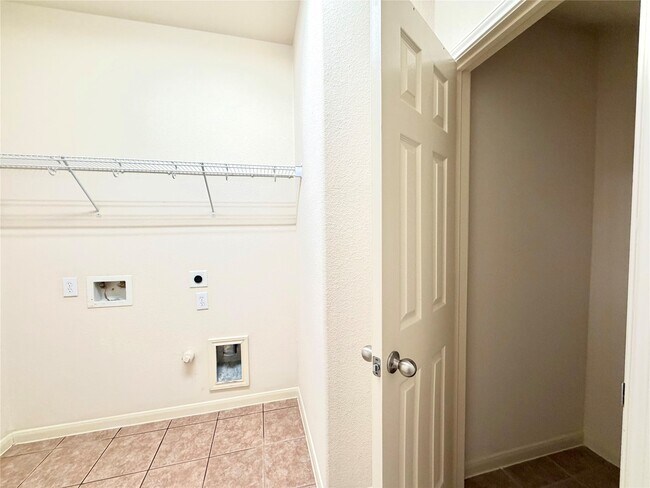 Building Photo - 25122 Southbriar Ln