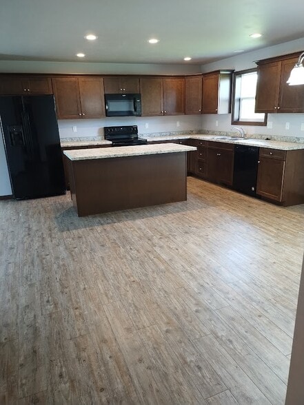 Primary Photo - 1340 Moon Ridge Ct