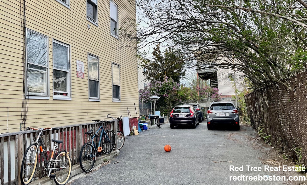 Building Photo - 10 Houghton St