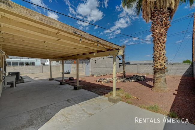 Building Photo - 102 N Cholla St