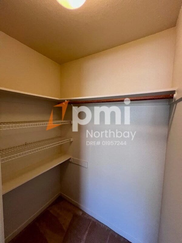 Building Photo - 3213 Hilton Head Dr