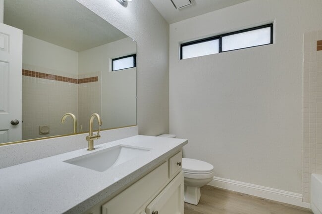 Building Photo - Lovely 1 story home near Warm Springs and Green Valley Pkwy with LARGE backyard!