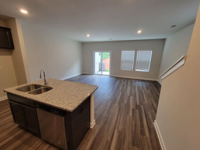 Building Photo - 3 Bed, 2 Bath Townhome Available in Berea