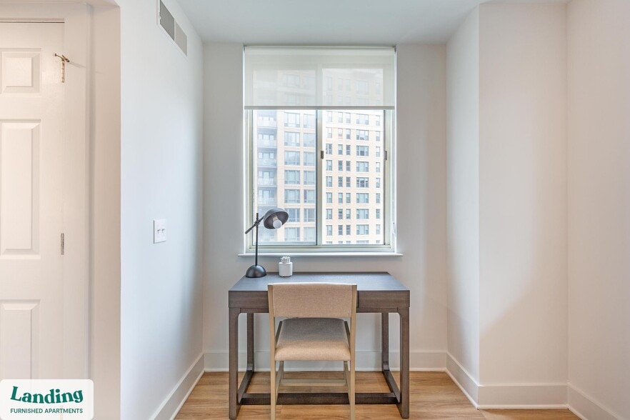 Building Photo - 1221 S Eads St