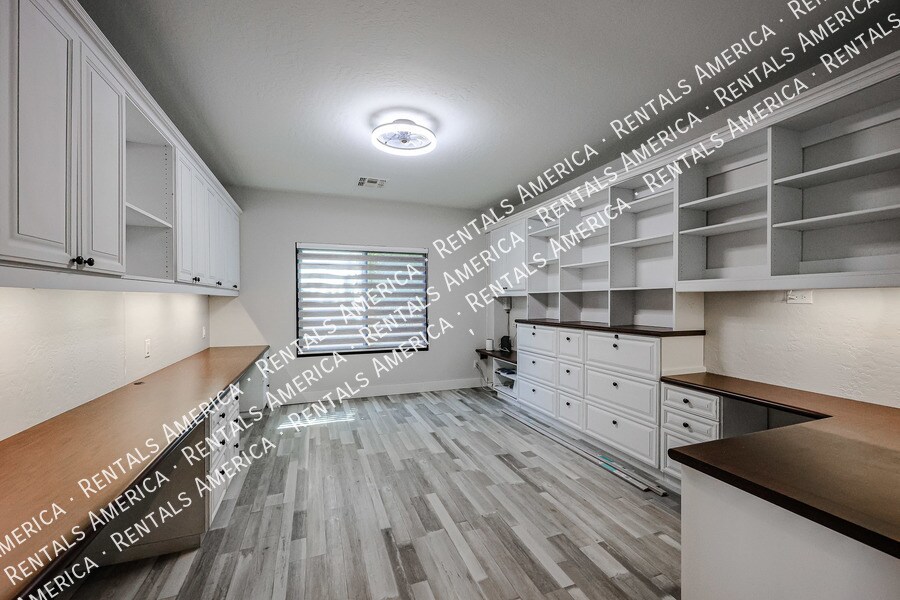 Building Photo - 1708 E Kaibab Dr