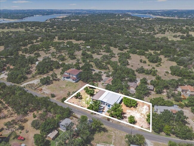Building Photo - Renovated / Spacious Ranch Style Home in Lago Vista