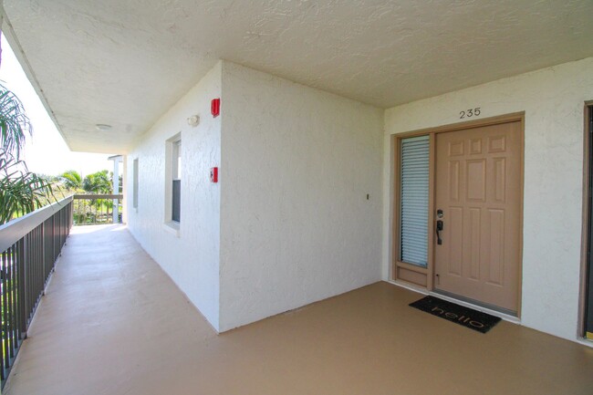 Building Photo - ** 2/2 CHARMING FURNISHED CONDO AT THE ISL...