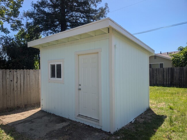 Building Photo - 931 Harold Ln