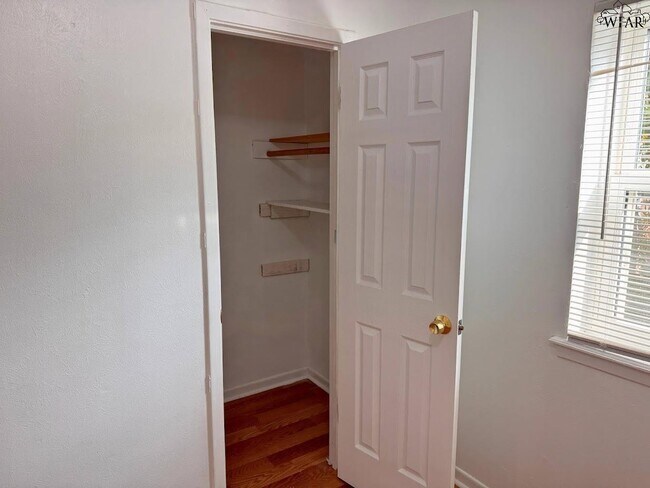 Building Photo - 1827 Eden Ln