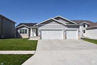 Building Photo - Spacious & Modern 4 Bed 3 Bath Home in Far...
