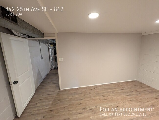 Building Photo - 842 25th Ave SE