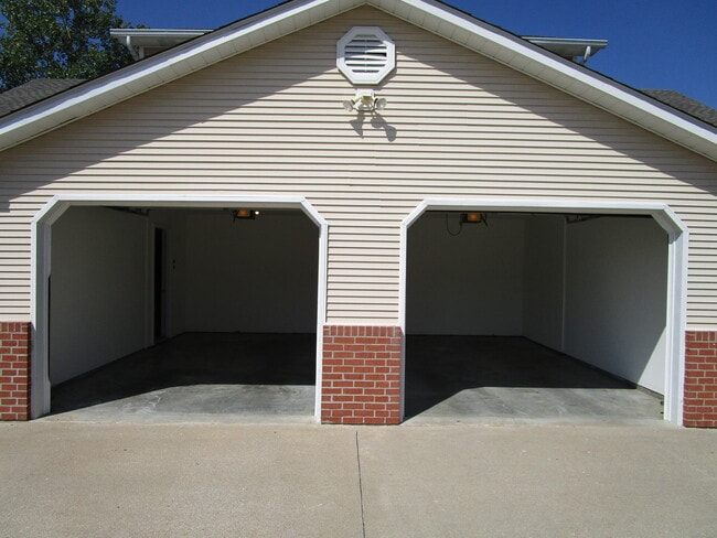 Building Photo - 5003 Betty Jean Way