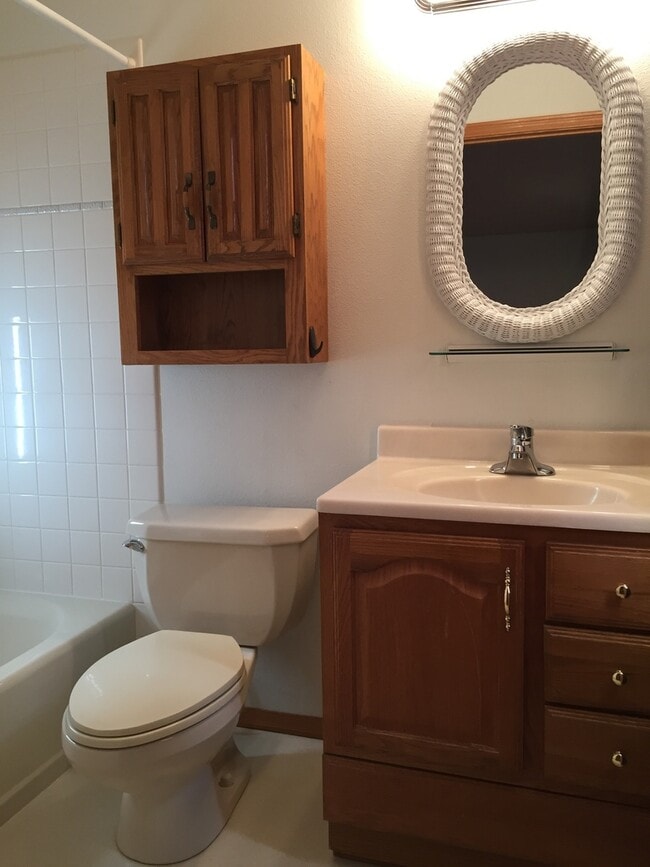Building Photo - Darling Home in Historic Yakima Neighborhood