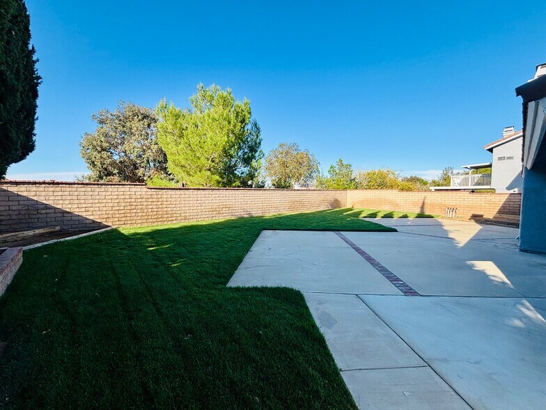 Building Photo - 4645 Alojar Ln