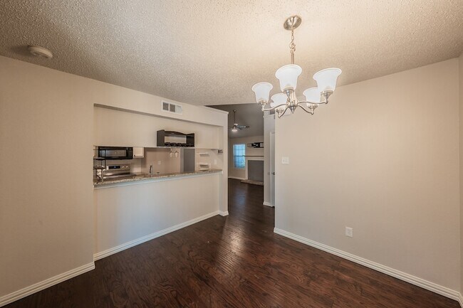 Building Photo - 6402 Valleybrooke Ct