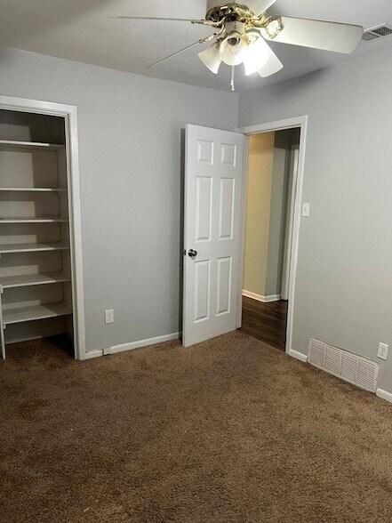 Building Photo - 2501 White Oak Ln