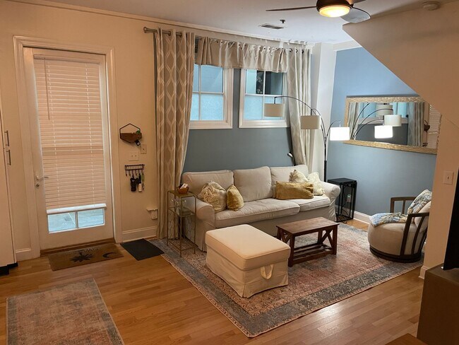 Building Photo - Fully Furnished Downtown Rental Available June 1st!!!