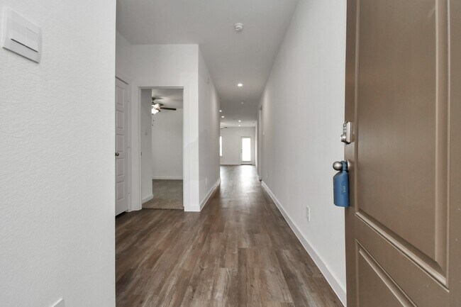 Building Photo - 1110 Fringed Bluestar Dr