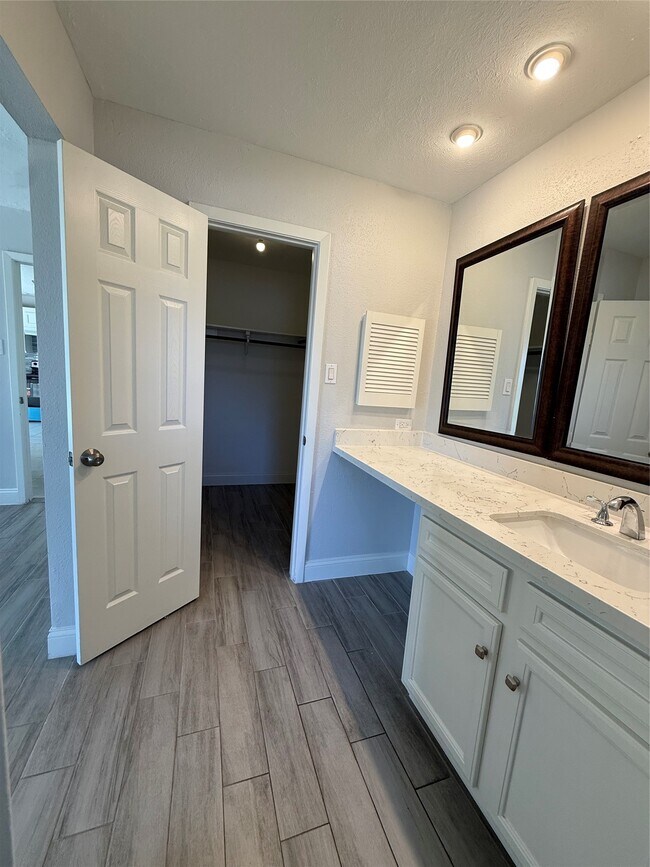 Building Photo - 9503 Homeland Dr